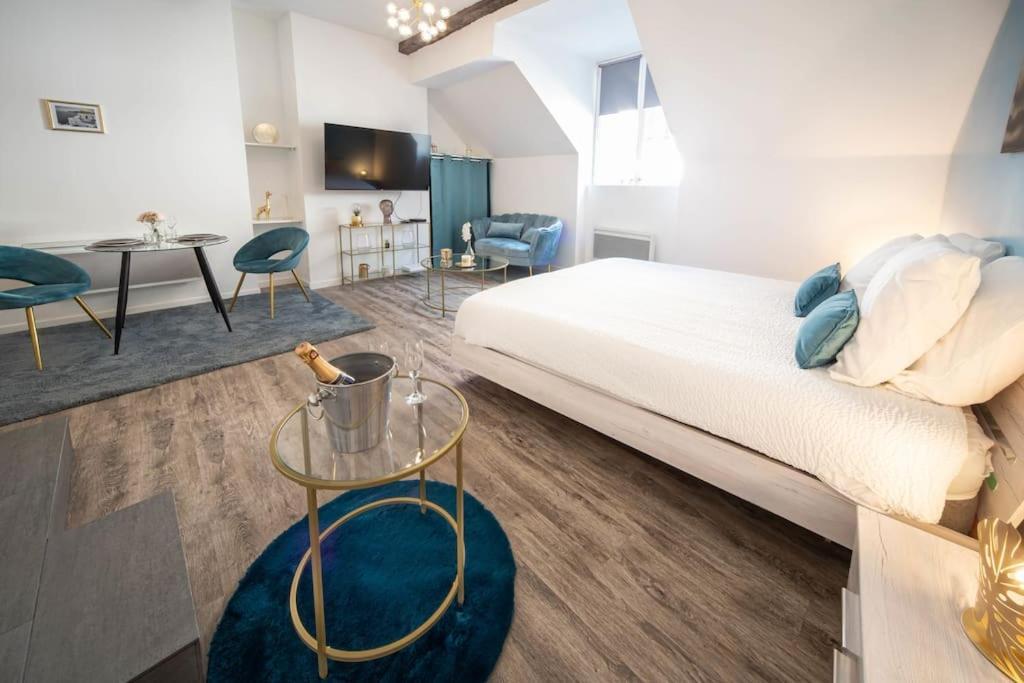 Le Nid D'amour Eternel Apartment